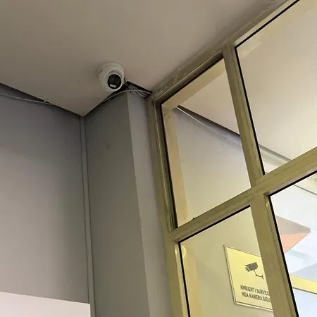 Centre Lions Gate 8 Апартаменты *