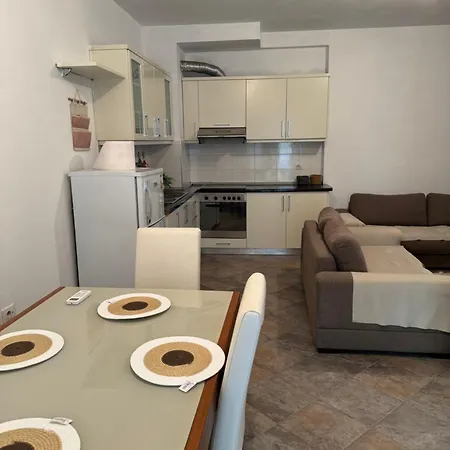 Centre Lions Gate 8 Апартаменты