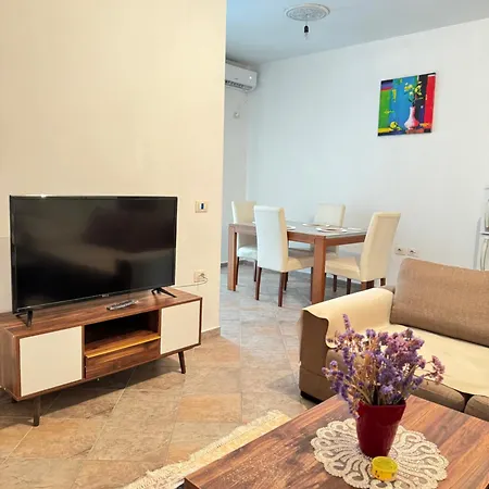 דירה Centre Lions Gate 8 *