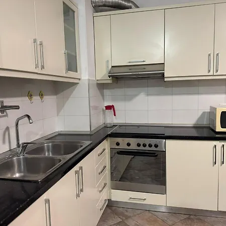 Centre Lions Gate 8 * טיראנה